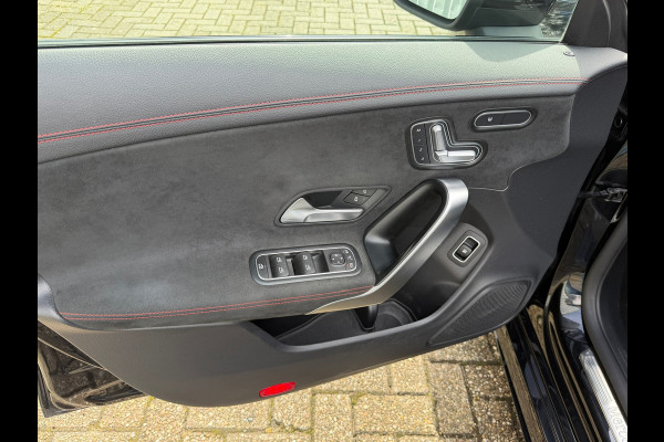 Mercedes-Benz CLA-Klasse Shooting Brake 250 e Business AMG Limited | Navi| Cruise |Panoramadak | Sfeerverlichting | zwarte hemel.