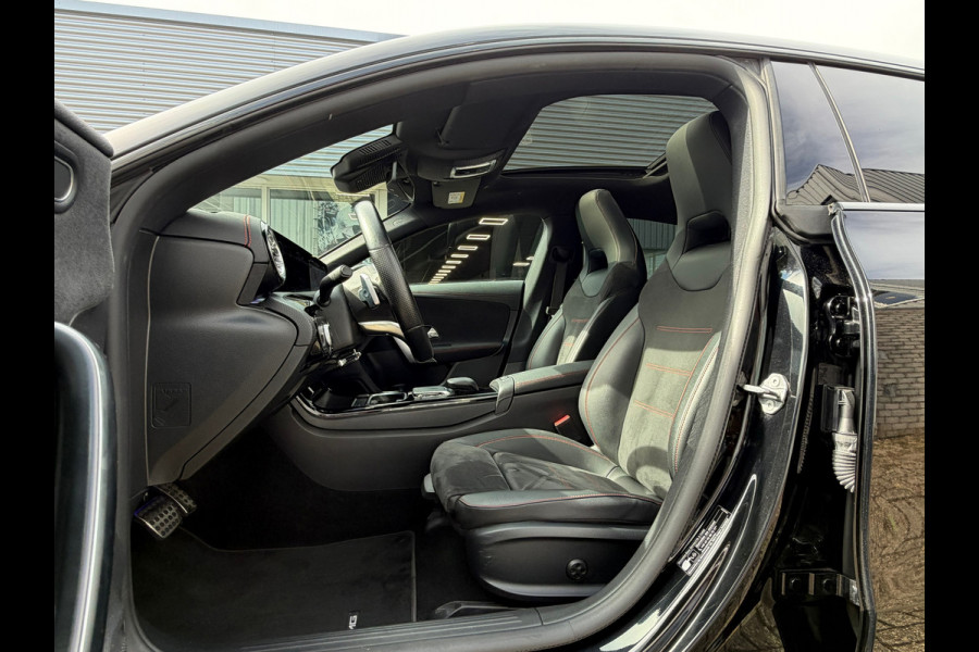 Mercedes-Benz CLA-Klasse Shooting Brake 250 e Business AMG Limited | Navi| Cruise |Panoramadak | Sfeerverlichting | zwarte hemel.