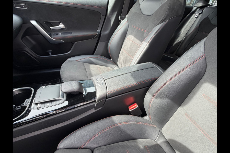 Mercedes-Benz CLA-Klasse Shooting Brake 250 e Business AMG Limited | Navi| Cruise |Panoramadak | Sfeerverlichting | zwarte hemel.