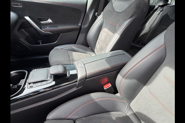 Mercedes-Benz CLA-Klasse Shooting Brake 250 e Business AMG Limited | Navi| Cruise |Panoramadak | Sfeerverlichting | zwarte hemel.