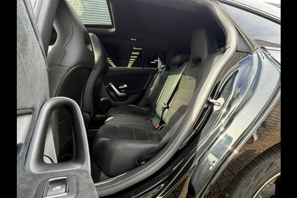 Mercedes-Benz CLA-Klasse Shooting Brake 250 e Business AMG Limited | Navi| Cruise |Panoramadak | Sfeerverlichting | zwarte hemel.