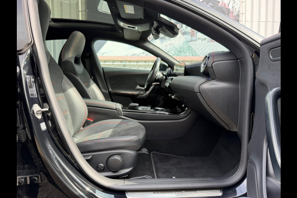 Mercedes-Benz CLA-Klasse Shooting Brake 250 e Business AMG Limited | Navi| Cruise |Panoramadak | Sfeerverlichting | zwarte hemel.