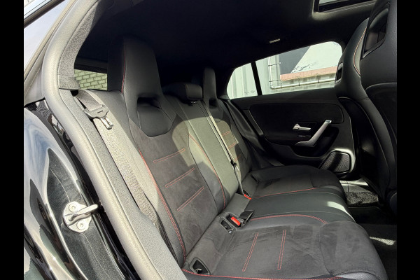 Mercedes-Benz CLA-Klasse Shooting Brake 250 e Business AMG Limited | Navi| Cruise |Panoramadak | Sfeerverlichting | zwarte hemel.