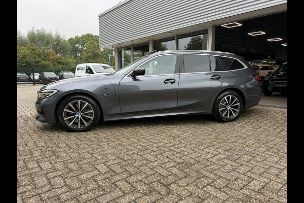 BMW 3-serie 320e Touring Business Edition Plus 204 Pk |Navigatie | Cruise | Panoramadak | Camera | 17".