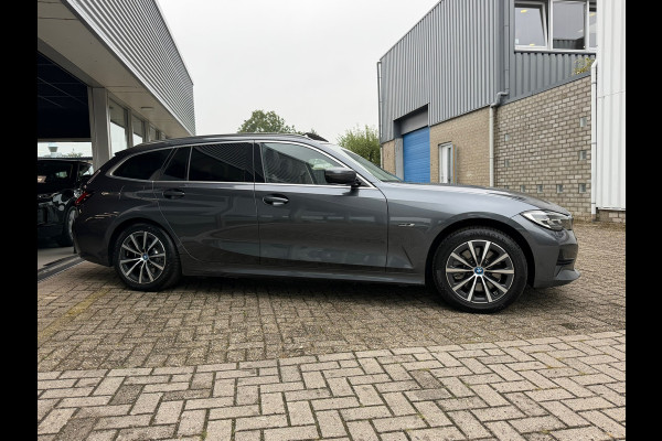 BMW 3-serie 320e Touring Business Edition Plus 204 Pk |Navigatie | Cruise | Panoramadak | Camera | 17".