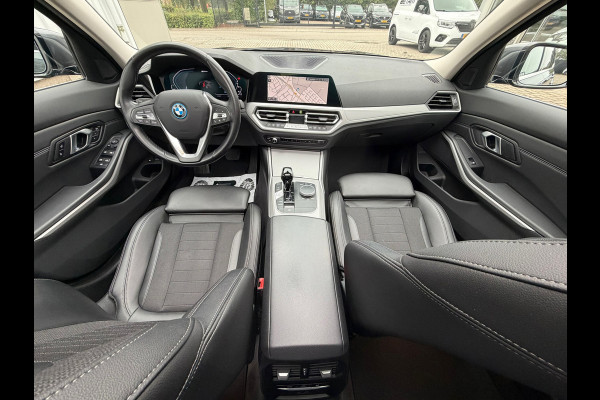 BMW 3-serie 320e Touring Business Edition Plus 204 Pk |Navigatie | Cruise | Panoramadak | Camera | 17".