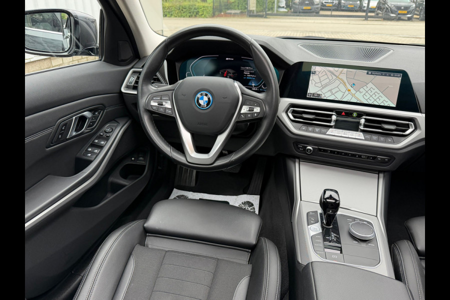 BMW 3-serie 320e Touring Business Edition Plus 204 Pk |Navigatie | Cruise | Panoramadak | Camera | 17".