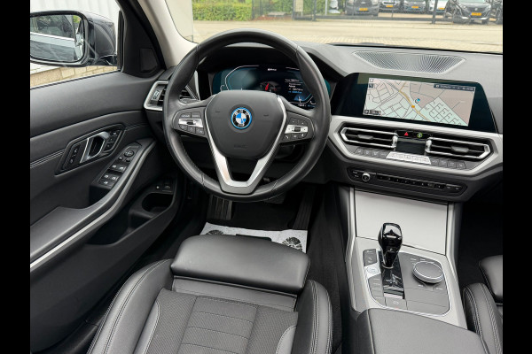 BMW 3-serie 320e Touring Business Edition Plus 204 Pk |Navigatie | Cruise | Panoramadak | Camera | 17".