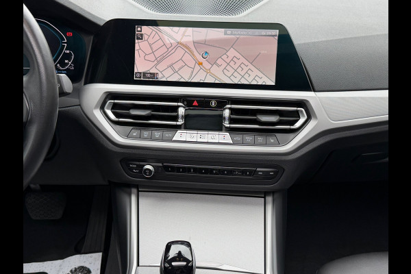 BMW 3-serie 320e Touring Business Edition Plus 204 Pk |Navigatie | Cruise | Panoramadak | Camera | 17".