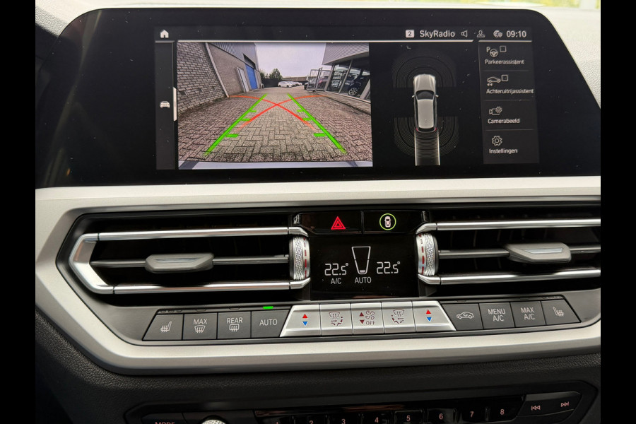BMW 3-serie 320e Touring Business Edition Plus 204 Pk |Navigatie | Cruise | Panoramadak | Camera | 17".
