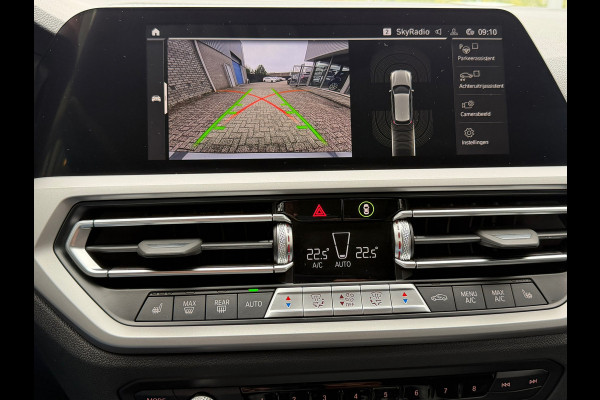 BMW 3-serie 320e Touring Business Edition Plus 204 Pk |Navigatie | Cruise | Panoramadak | Camera | 17".