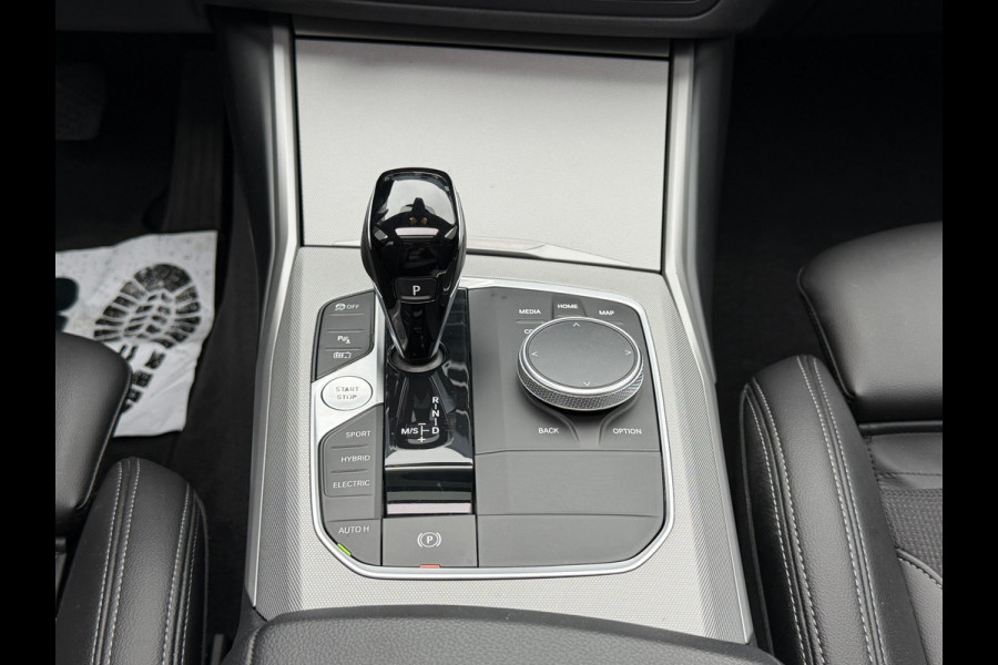 BMW 3-serie 320e Touring Business Edition Plus 204 Pk |Navigatie | Cruise | Panoramadak | Camera | 17".