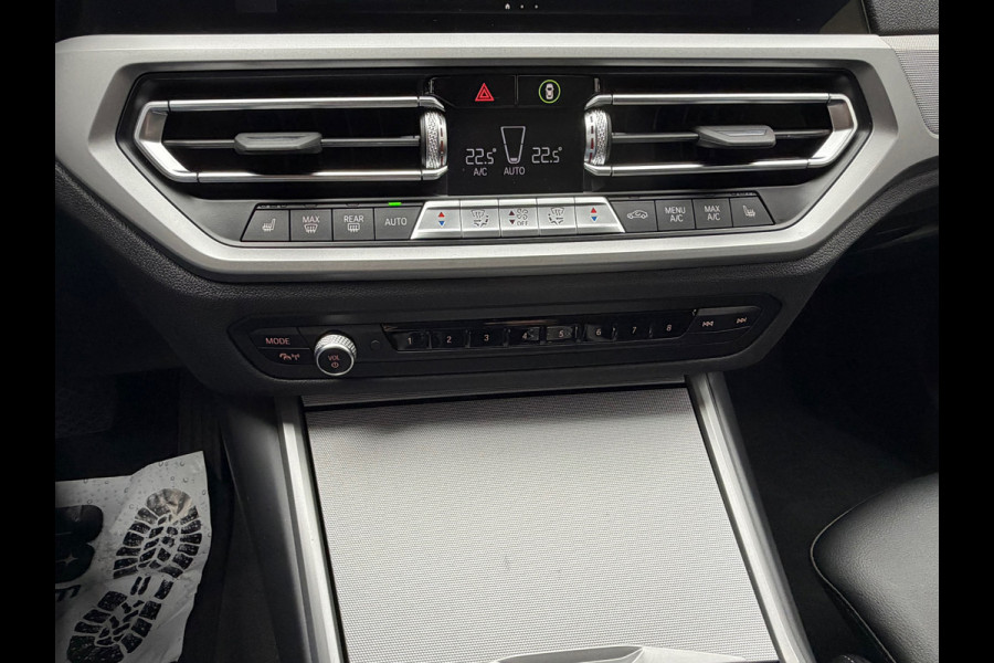BMW 3-serie 320e Touring Business Edition Plus 204 Pk |Navigatie | Cruise | Panoramadak | Camera | 17".