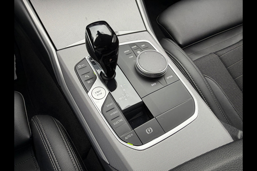 BMW 3-serie 320e Touring Business Edition Plus 204 Pk |Navigatie | Cruise | Panoramadak | Camera | 17".