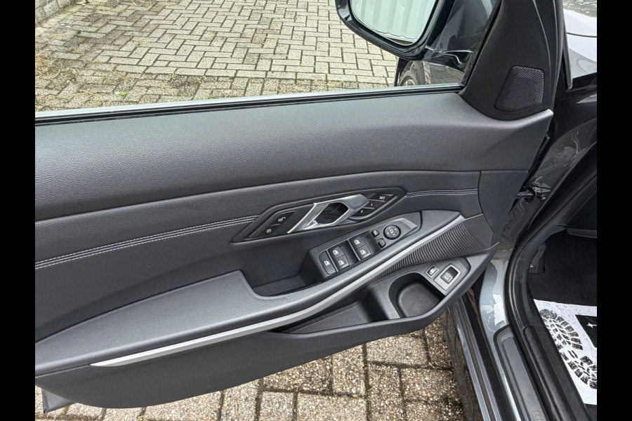 BMW 3-serie 320e Touring Business Edition Plus 204 Pk |Navigatie | Cruise | Panoramadak | Camera | 17".
