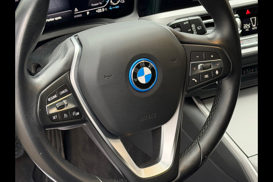 BMW 3-serie 320e Touring Business Edition Plus 204 Pk |Navigatie | Cruise | Panoramadak | Camera | 17".