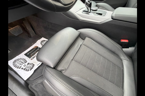 BMW 3-serie 320e Touring Business Edition Plus 204 Pk |Navigatie | Cruise | Panoramadak | Camera | 17".