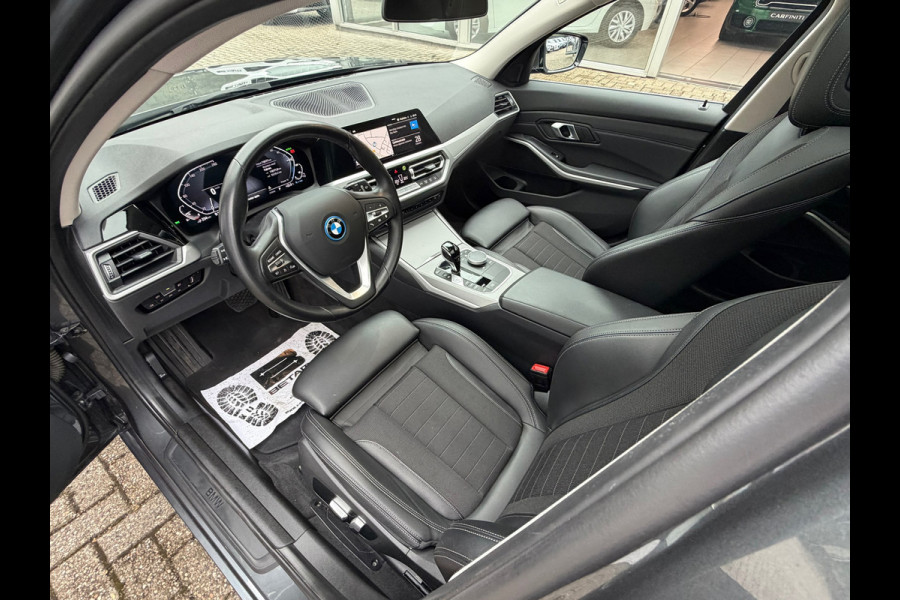 BMW 3-serie 320e Touring Business Edition Plus 204 Pk |Navigatie | Cruise | Panoramadak | Camera | 17".