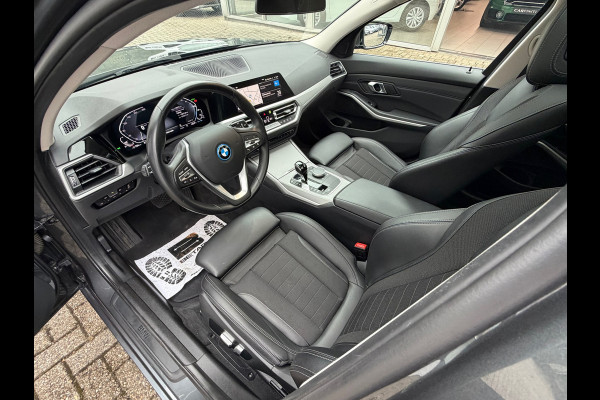 BMW 3-serie 320e Touring Business Edition Plus 204 Pk |Navigatie | Cruise | Panoramadak | Camera | 17".