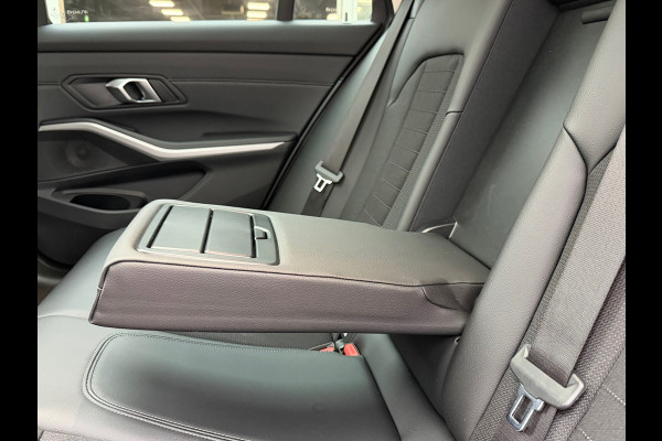 BMW 3-serie 320e Touring Business Edition Plus 204 Pk |Navigatie | Cruise | Panoramadak | Camera | 17".