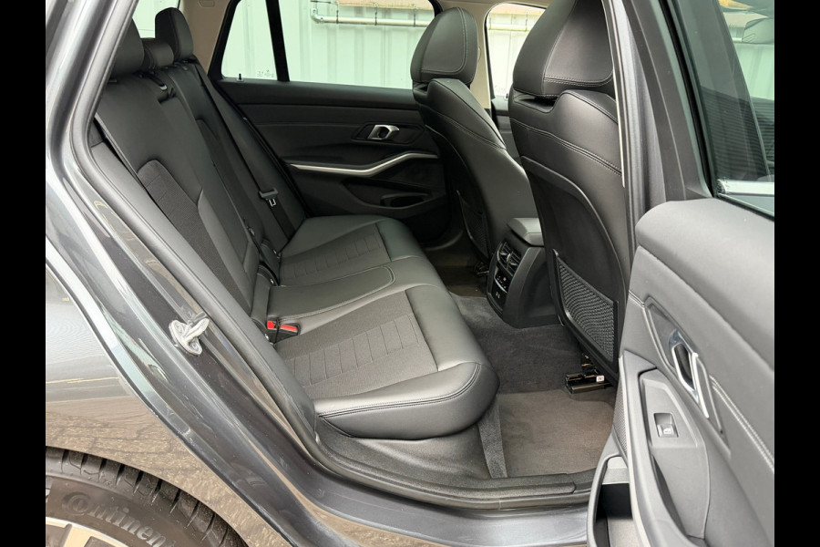BMW 3-serie 320e Touring Business Edition Plus 204 Pk |Navigatie | Cruise | Panoramadak | Camera | 17".
