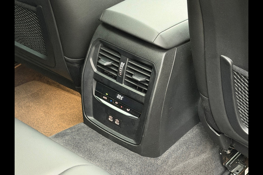 BMW 3-serie 320e Touring Business Edition Plus 204 Pk |Navigatie | Cruise | Panoramadak | Camera | 17".