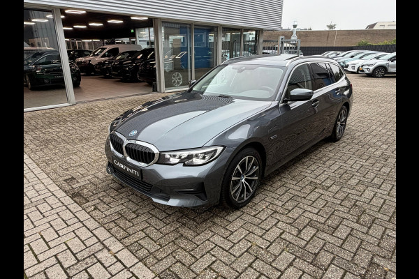 BMW 3-serie 320e Touring Business Edition Plus 204 Pk |Navigatie | Cruise | Panoramadak | Camera | 17".