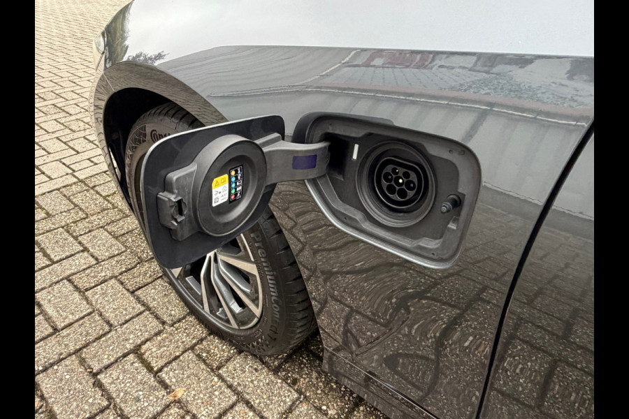 BMW 3-serie 320e Touring Business Edition Plus 204 Pk |Navigatie | Cruise | Panoramadak | Camera | 17".