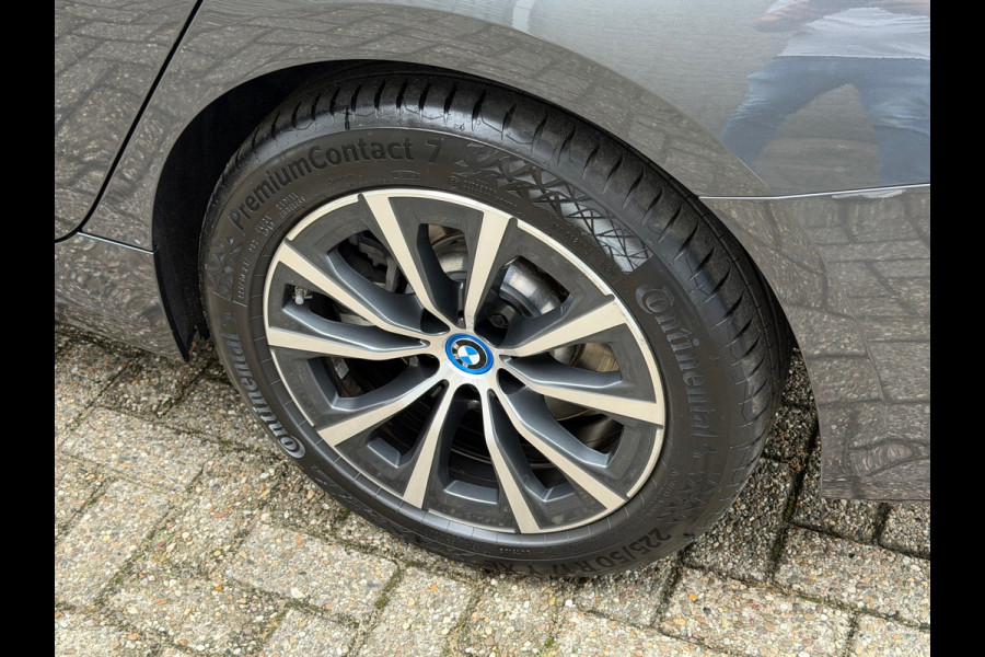 BMW 3-serie 320e Touring Business Edition Plus 204 Pk |Navigatie | Cruise | Panoramadak | Camera | 17".
