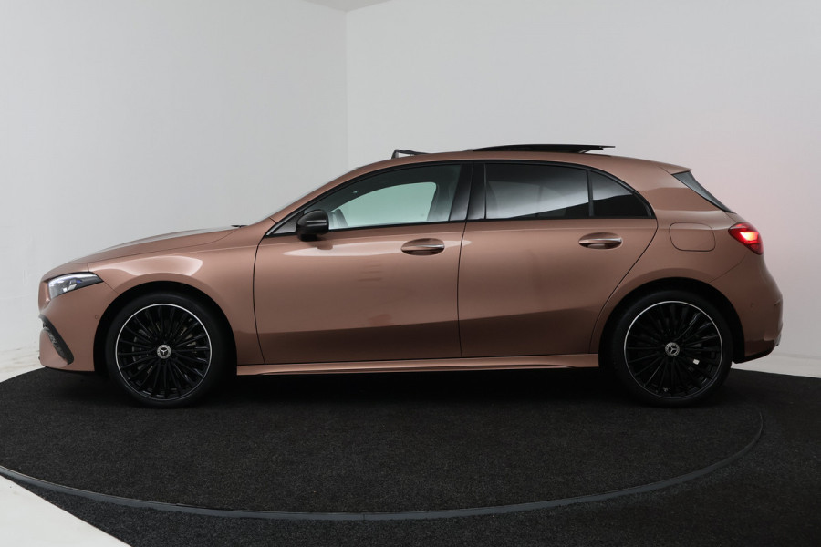 Mercedes-Benz A-Klasse 250 e AMG Line (PANORAMADAK, STOELVERWARMING, SFEERVERLICHTING, PARKEERSENSOREN)