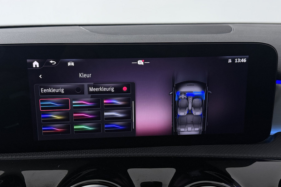Mercedes-Benz A-Klasse 250 e AMG Line (PANORAMADAK, STOELVERWARMING, SFEERVERLICHTING, PARKEERSENSOREN)