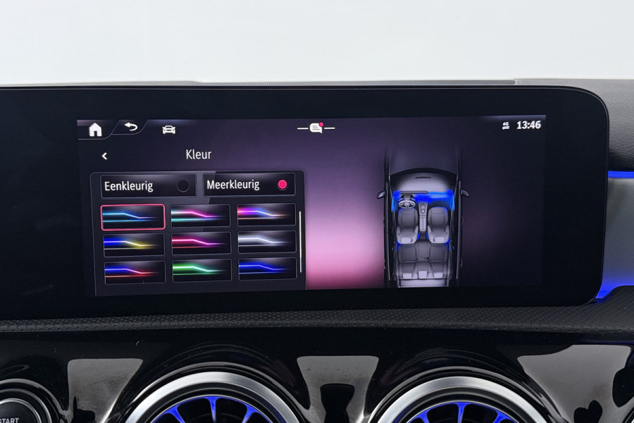 Mercedes-Benz A-Klasse 250 e AMG Line (PANORAMADAK, STOELVERWARMING, SFEERVERLICHTING, PARKEERSENSOREN)