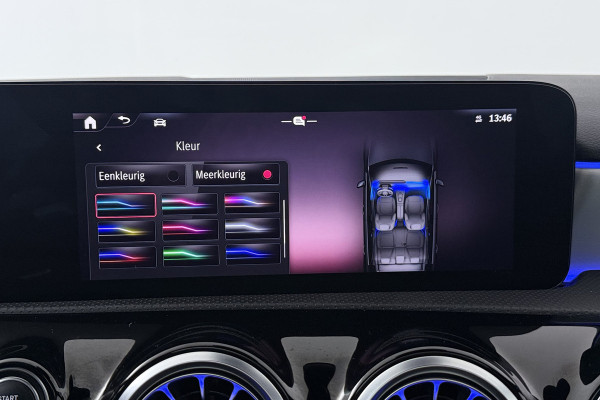 Mercedes-Benz A-Klasse 250 e AMG Line (PANORAMADAK, STOELVERWARMING, SFEERVERLICHTING, PARKEERSENSOREN)