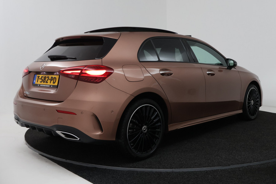 Mercedes-Benz A-Klasse 250 e AMG Line (PANORAMADAK, STOELVERWARMING, SFEERVERLICHTING, PARKEERSENSOREN)