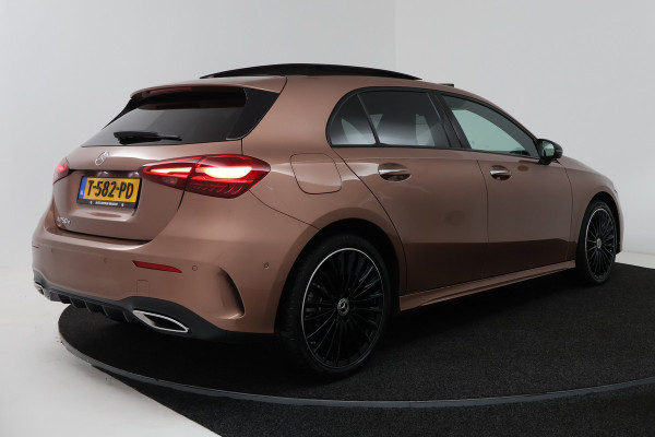 Mercedes-Benz A-Klasse 250 e AMG Line (PANORAMADAK, STOELVERWARMING, SFEERVERLICHTING, PARKEERSENSOREN)