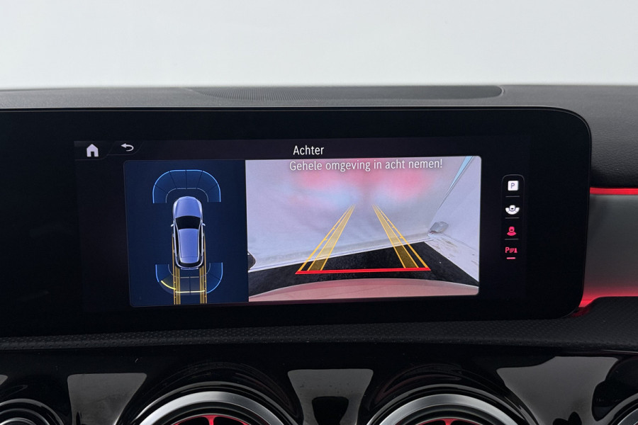 Mercedes-Benz A-Klasse 250 e AMG Line (PANORAMADAK, STOELVERWARMING, SFEERVERLICHTING, PARKEERSENSOREN)