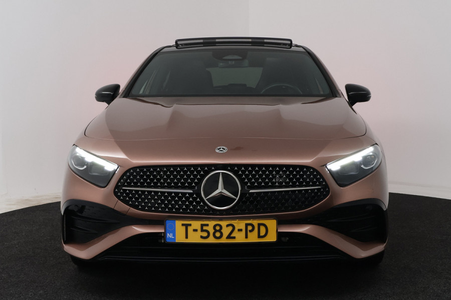 Mercedes-Benz A-Klasse 250 e AMG Line (PANORAMADAK, STOELVERWARMING, SFEERVERLICHTING, PARKEERSENSOREN)
