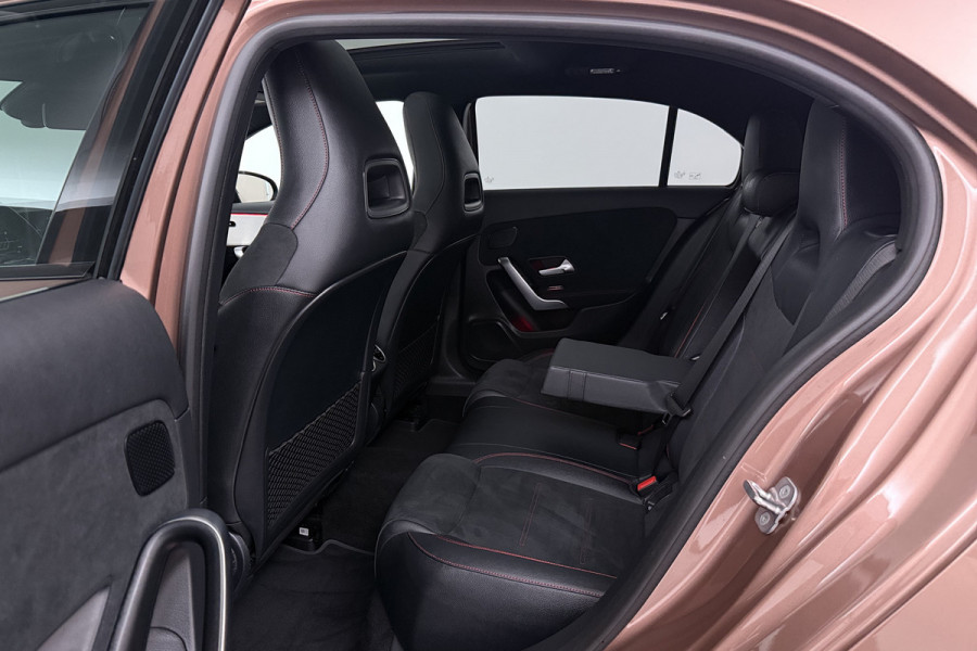 Mercedes-Benz A-Klasse 250 e AMG Line (PANORAMADAK, STOELVERWARMING, SFEERVERLICHTING, PARKEERSENSOREN)