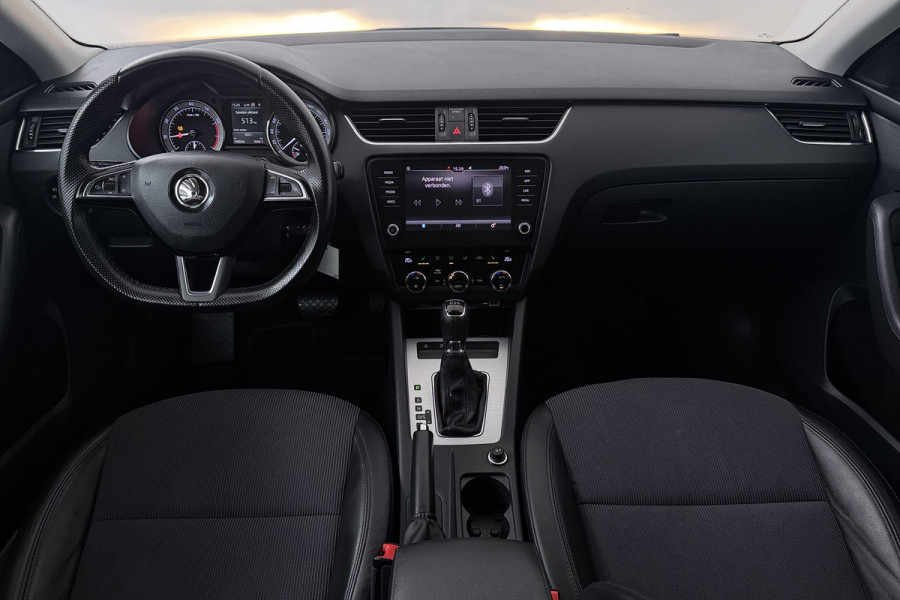 Škoda Octavia Combi 1.5 TSI Greentech Business Edition (CRUISE CONTROL, STOELVERWARMING, NAVIGATIE CARPLAY, PARKEERSENSOREN)