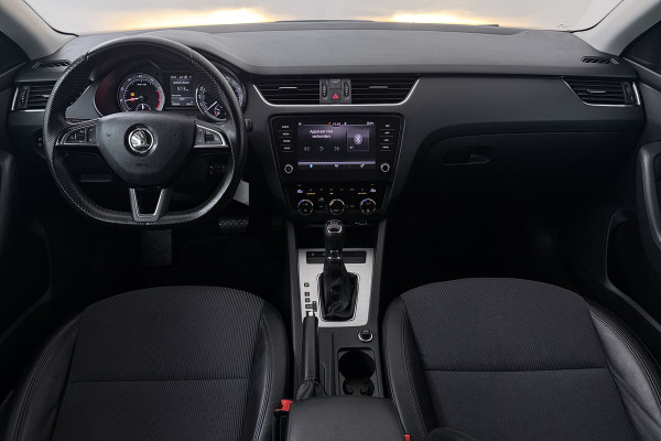 Škoda Octavia Combi 1.5 TSI Greentech Business Edition (CRUISE CONTROL, STOELVERWARMING, NAVIGATIE CARPLAY, PARKEERSENSOREN)