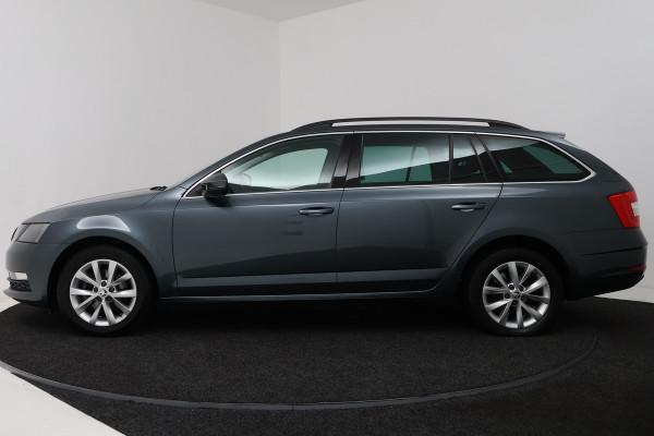 Škoda Octavia Combi 1.5 TSI Greentech Business Edition (CRUISE CONTROL, STOELVERWARMING, NAVIGATIE CARPLAY, PARKEERSENSOREN)