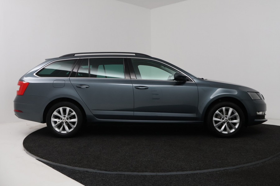 Škoda Octavia Combi 1.5 TSI Greentech Business Edition (CRUISE CONTROL, STOELVERWARMING, NAVIGATIE CARPLAY, PARKEERSENSOREN)