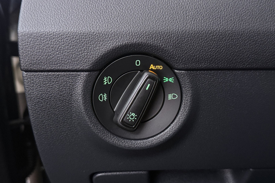 Škoda Octavia Combi 1.5 TSI Greentech Business Edition (CRUISE CONTROL, STOELVERWARMING, NAVIGATIE CARPLAY, PARKEERSENSOREN)