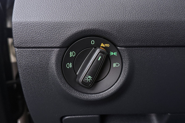 Škoda Octavia Combi 1.5 TSI Greentech Business Edition (CRUISE CONTROL, STOELVERWARMING, NAVIGATIE CARPLAY, PARKEERSENSOREN)