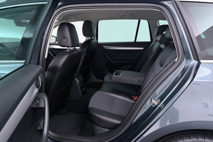 Škoda Octavia Combi 1.5 TSI Greentech Business Edition (CRUISE CONTROL, STOELVERWARMING, NAVIGATIE CARPLAY, PARKEERSENSOREN)