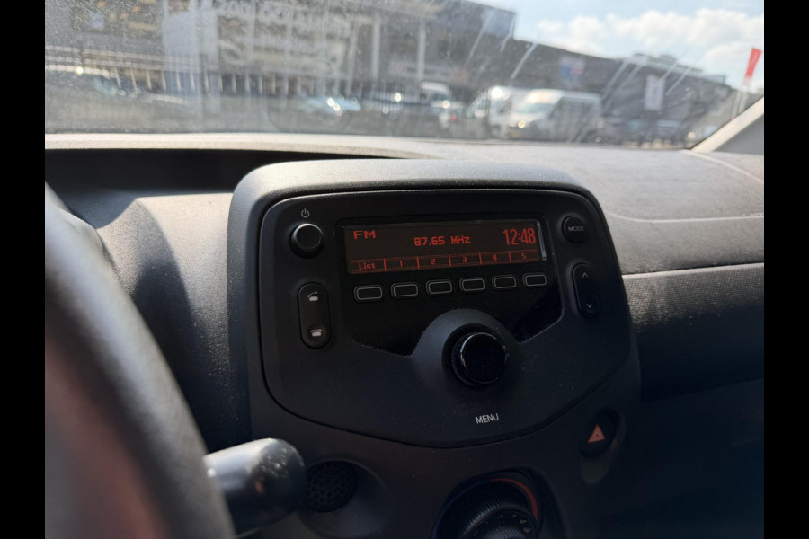 Toyota Aygo 1.0 VVT-i x-fun BI-TONE . GARANTIE TOT 06-2031* . AIRCO . SLECHTS 50.000 KM! . 1E EIGENAAR .