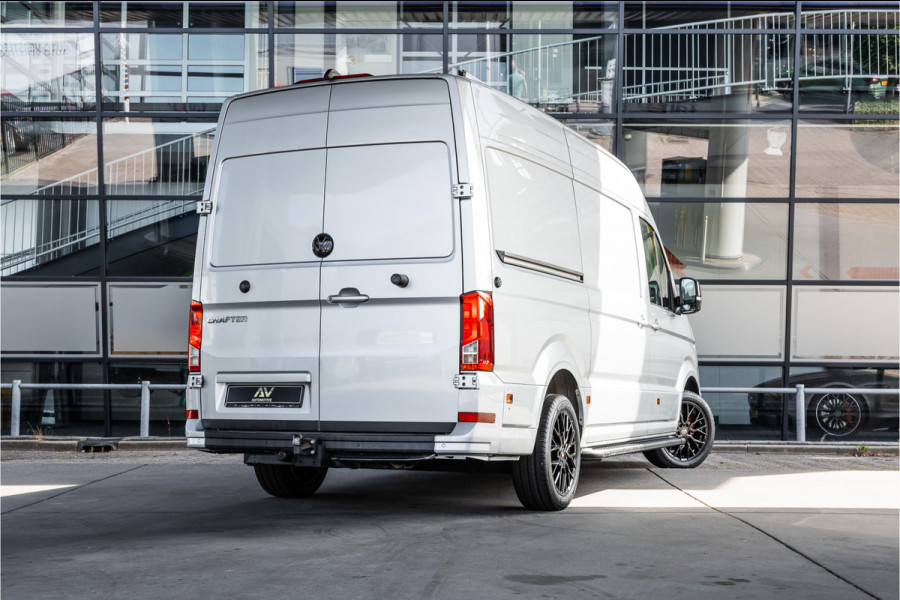 Volkswagen Crafter 2.0 TDI DSG L3H3 | Bi-Xenon | Trekhaak | Navigatie | CarPlay | Camera | 3-Zitter | Dealer onderhouden | 1e eigenaar | Nieuwe APK