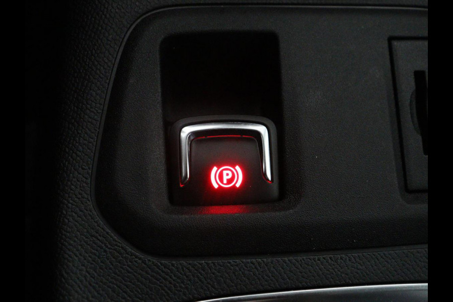 Opel Corsa 1.2 Elegance | Half leder | Cruise control | Dodehoek detectie | Stuur/stoel verwarming | Climate control | Navigatie | CarPlay | Camera | Park assist | Trekhaak