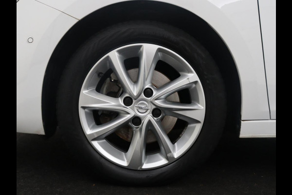 Opel Corsa 1.2 Elegance | Half leder | Cruise control | Dodehoek detectie | Stuur/stoel verwarming | Climate control | Navigatie | CarPlay | Camera | Park assist | Trekhaak