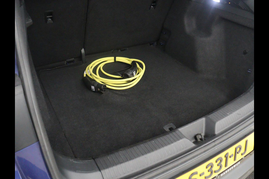 Volkswagen ID.4 Pro 77kWh | SOH 93,8% | Adaptive cruise | Lane assist | Park assist | Climate control | Navigatie | CarPlay | Sfeerverlichting | Trekhaak